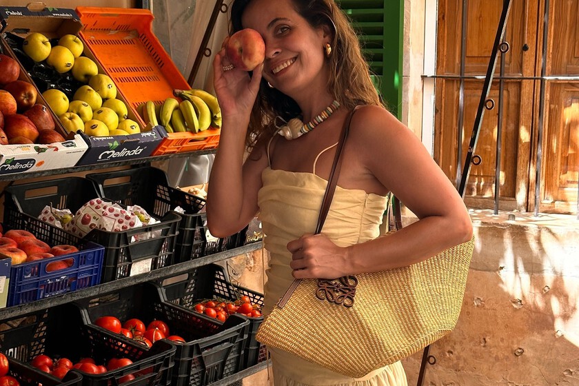 Sfera rebaja por menos de 30 euros su vestido largo más cómodo y fresquito: es ideal para fiestas de verano
