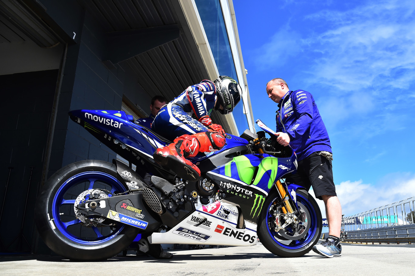 Michelin responde: "No cambiarán más este año. Depende de las marcas adaptarse a los neumáticos"