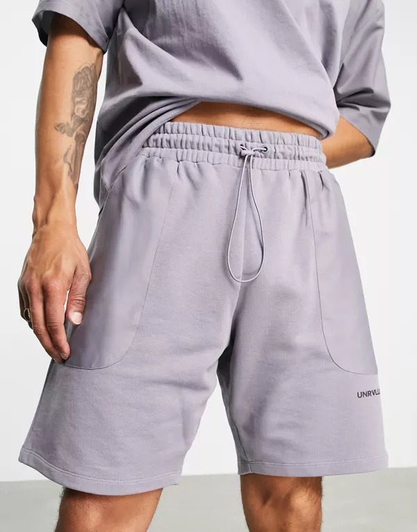 Shorts lavanda holgados con paneles cosidos de nailon de ASOS Unrvlld Spply (parte de un conjunto)