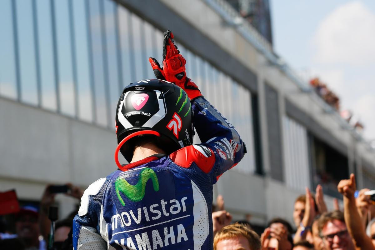 Shark será la marca de cascos que utilizará Jorge Lorenzo la temporada que viene