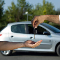 La última estafa si estás vendiendo tu coche de segunda mano: robarte dinero por Bizum