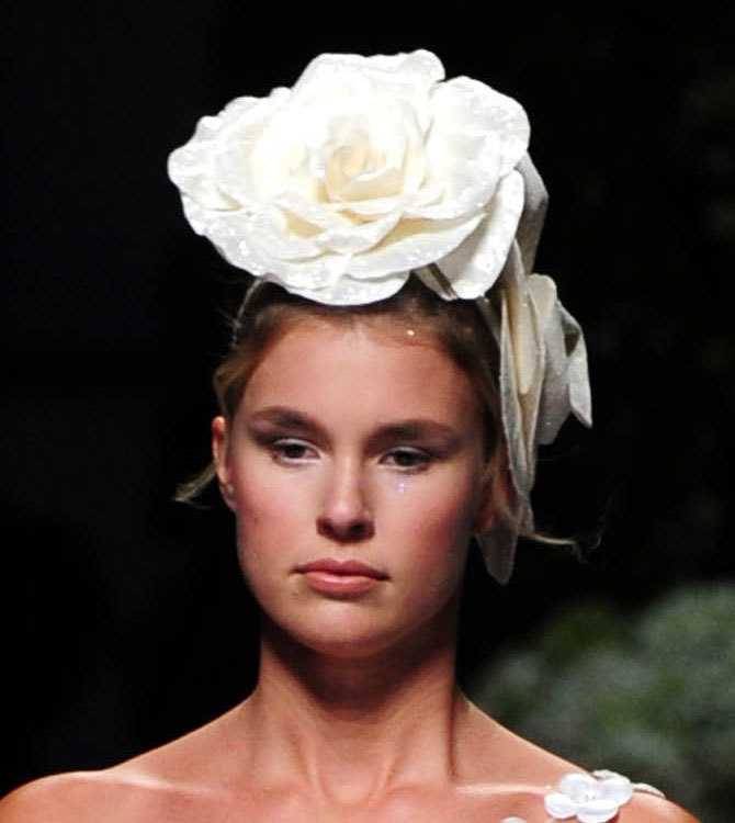 Foto de Los detalles más invisibles del desfile de Pronovias 2013 (22/24)