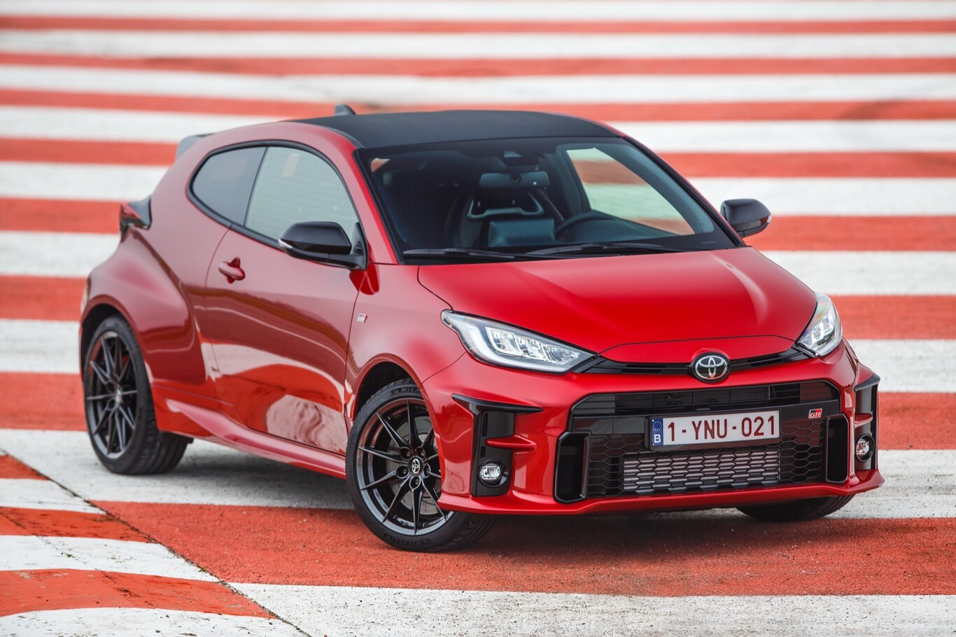 Toyota GR Yaris, al volante de un hot-hatch de carreras, legal para ...