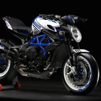 MV Agusta Brutale Dragster 800 RR Pirelli: Oscuro objeto de deseo italiano
