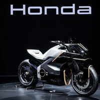 Honda tiene un plan para que te gusten las motos eléctricas: Hacerlas muy bestias y grandes. Una naked es el mejor ejemplo