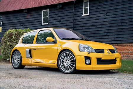 Renault Clio V6, el cohete de bolsillo francés está siendo subastado por 1.8 millones de pesos