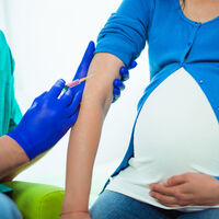 Los CDC de Estados Unidos recomiendan a las embarazadas vacunarse contra el Covid