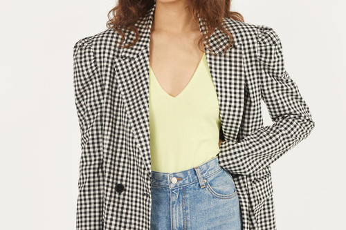 Rebajas de mitad de temporada en Bershka: chaquetas, blazers y cazadoras que triunfan en Instagram desde 12,99 euros