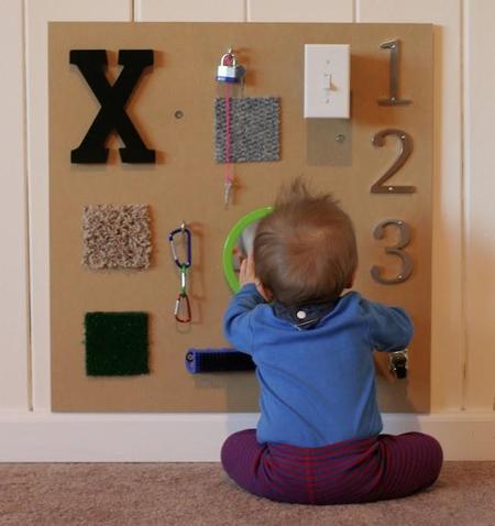 Una buena idea: haz un tablero sensorial para tu bebé