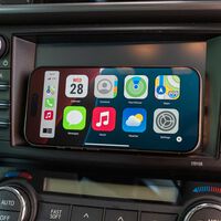 Un iPhone viejo es mi nuevo compañero de viajes: lo convertí en un Apple CarPlay con solo instalarle una aplicación 