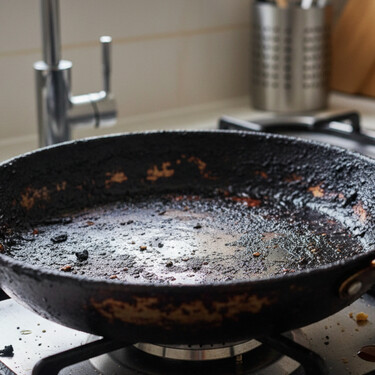 Cómo limpiar sartenes: los mejores trucos para limpiarlas a fondo y dejarlas como nuevas sin esfuerzo
