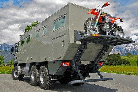 Globecruiser Intro 2