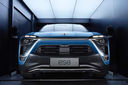 NIO quiere llevar a todo el mundo sus coches eléctricos, pero las tensiones con EEUU podrían frenar al 'Tesla chino'