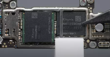 SK Hynix RAM および NAND モジュール。 WekiHome ビデオのスクリーンショット。