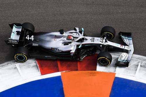 Una estrategia suicida de Ferrari y el Safety Car le regalan la victoria a Lewis Hamilton en Rusia