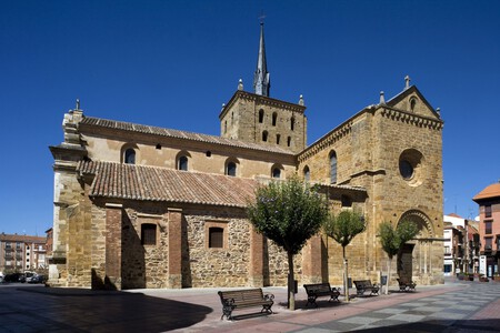 Pueblo Medieval Bonito Escapada Eclipse Solar Turismo Gastro Comida Cultura Arquitectura A Pie