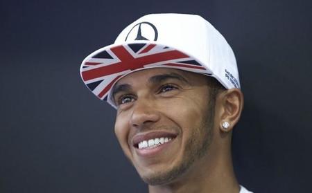 Lewis Hamilton, mejor tiempo en los segundos libres y problemas de motor