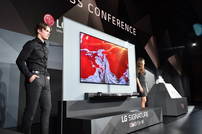 Televisor W7 en CES 2017
