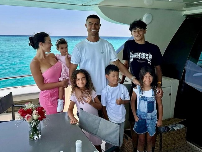 Cristiano Ronaldo Georgina Rodriguez Hijos Educacion Vida Familiar