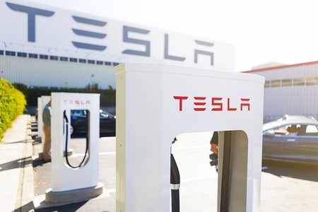 Tesla ya tiene supercargadores portátiles