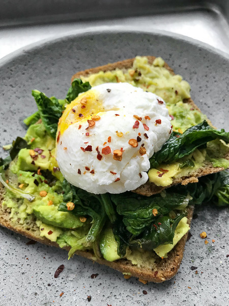 Cómo hacer huevos escalfados o poché. Técnicas de cocina
