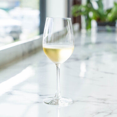 Aldi lanza un vino blanco sin alcohol de la variedad sauvignon blanc ideal para tomar con platos de pescado y marisco