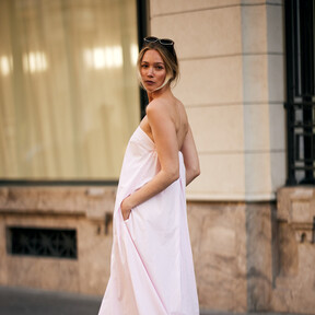 Este vestido rosa de Massimo Dutti es alegre, discreto y muy fresquito para los días más calurosos del verano