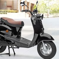 Aldi pone a la venta una moto eléctrica: un scooter con 40 km de autonomía por 999 euros