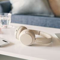 Estos elegantes auriculares de Sony con cancelación de ruido activa, micrófono y 50 horas de autonomía solo cuestan 37 euros 