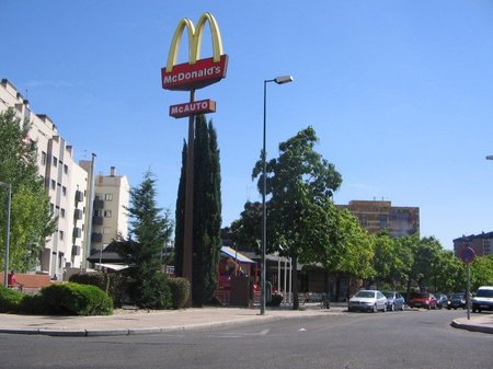 Camiones que funcionan con "fritanga" en los Emiratos Árabes Unidos