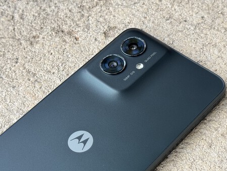 Foto detalle del módulo de cámara del Motorola Moto G55 5G