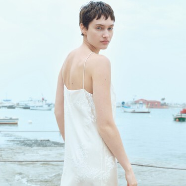 Hemos encontrado el vestido lencero definitivo. Lo firma H&M y volará de las tiendas