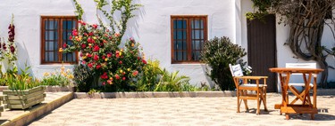 JYSK rebaja la pérgola para dar sombra en la terraza más bonita y funcional. Es elegante y tiene láminas regulables para dejar pasar el aire  