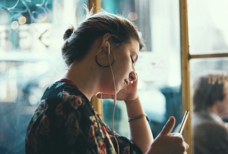 Apple se marca otro tanto: compañía líder en auriculares según un nuevo informe
