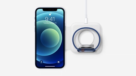 Qué iPhone 12 tiene más autonomía: comparamos todos los modelos según las cifras de batería de Apple