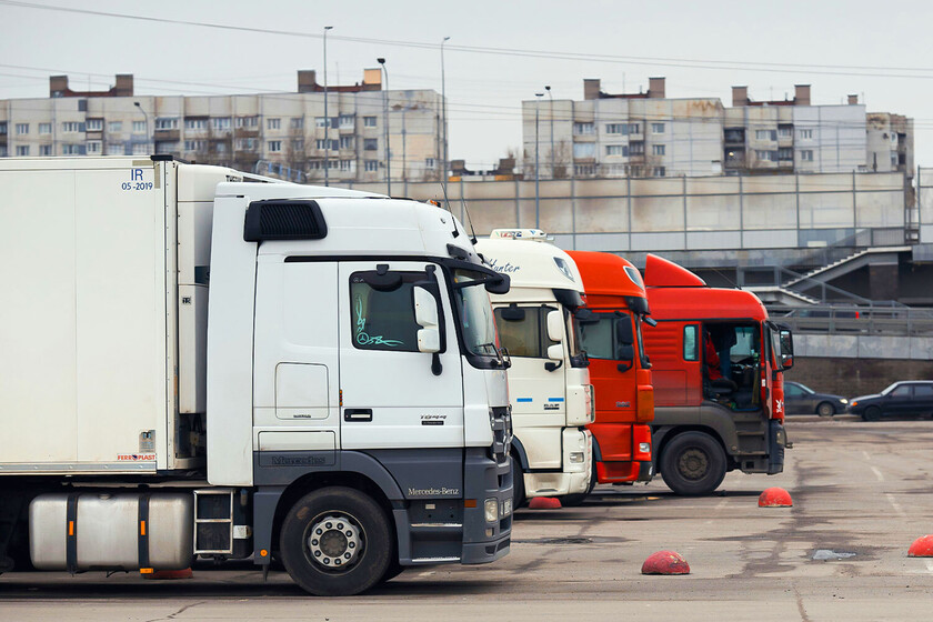 Nuestros hábitos de consumo están en riesgo: dependen del transporte por carretera y faltan 3,6 millones de camioneros