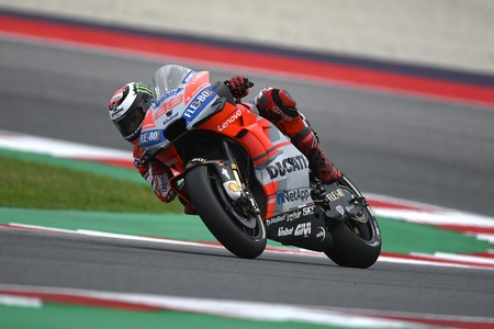 Jorge Lorenzo encadena su segunda pole consecutiva de MotoGP 2018 en Misano con Viñales en primera fila