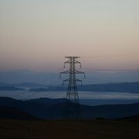 Un fantasma recorre España: el fantasma de otro apagón masivo provocado por los problemas de tensión en la red