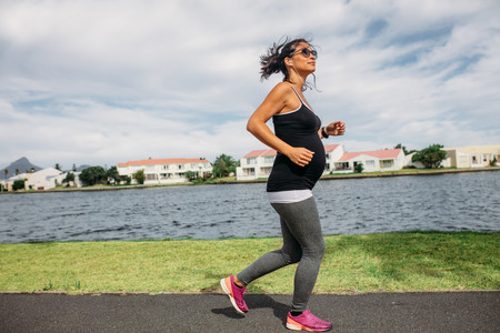 Correr en el embarazo: ¿puedo seguir practicando running si quedo embarazada?