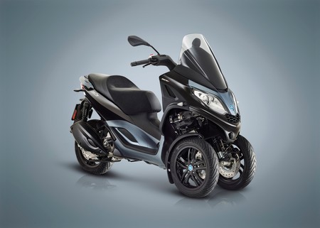 Más potente, con más par y por 6.549 euros: así es el nuevo Piaggio MP3 300 HPE