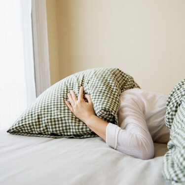 Tengo 50 años y hace tiempo que me cuesta conciliar el sueño: gracias a estos trucos he conseguido dormir mejor sin recurrir a pastillas