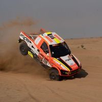 No ha empezado el Dakar y ya tenemos el primer abandono: el checo Martin Kolomy destrozó su coche en las pruebas