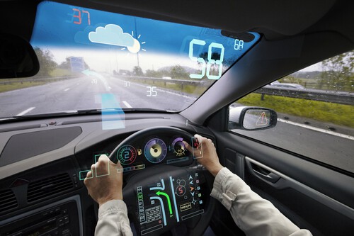 Por si no tuviéramos suficientes, Apple quiere convertir el parabrisas de los coches en una gran pantalla con realidad aumentada