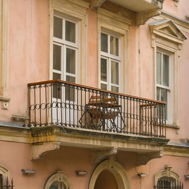 Amazon vende la mesa plegable ideal para tomar el desayuno cuando llegue la primavera