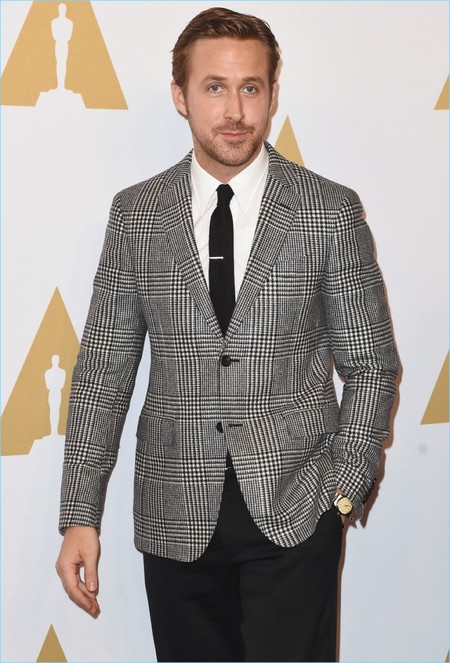 Ryan Gosling trae de regreso el estampado Principe de Gales