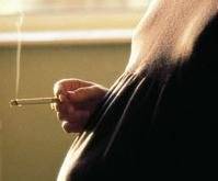 Dejar de fumar es más difícil si la madre fumó durante el embarazo
