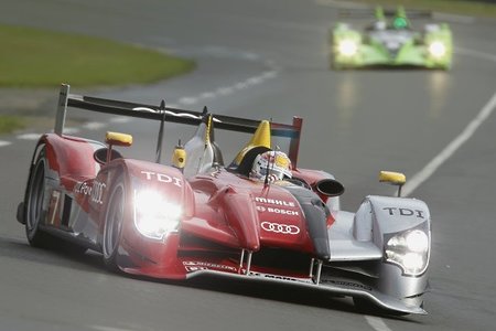 Audi R15+ TDI durante el Warm-Up previo a las 24 Horas de Le Mans 2010