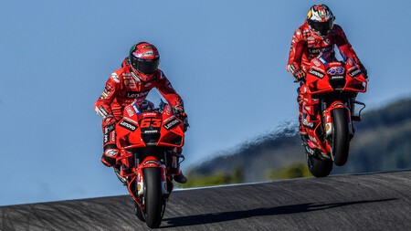 Pecco Bagnaia arrasa en Portimao, asegura el subcampeonato de pilotos y le da el título de marcas a Ducati