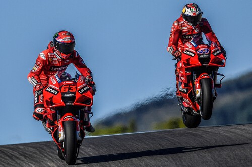 Pecco Bagnaia arrasa en Portimao, asegura el subcampeonato de pilotos y le da el título de marcas a Ducati
