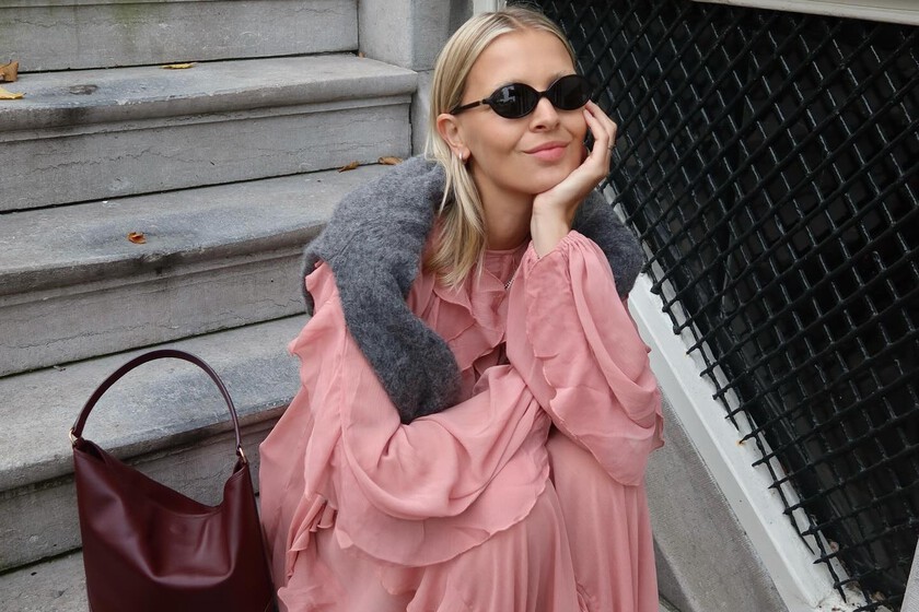 Las nuevas New Balance que aman las pijas son color algodón de azúcar: cool y perfectas para bajitas